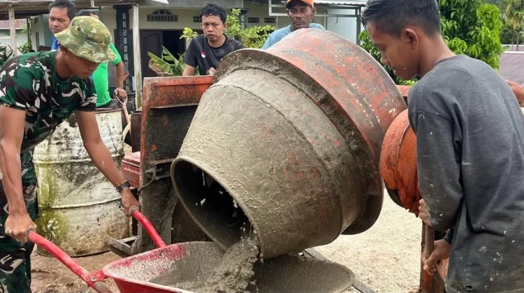 Yonif TP 858/MSB Gelar Karya Bakti Bersihkan Pasar Darfuar