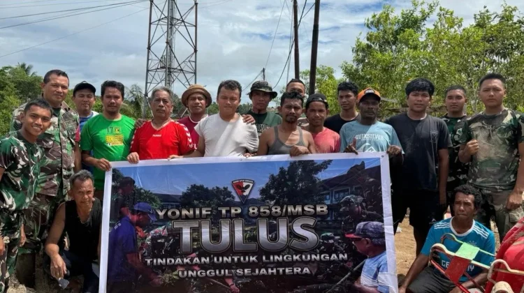 Yonif TP 858/MSB Gelar Karya Bakti Bersihkan Pasar Darfuar