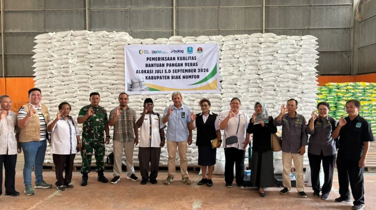 Bulog Biak Pastikan Kualitas Beras Bantuan Pangan sebelum Disalurkan
