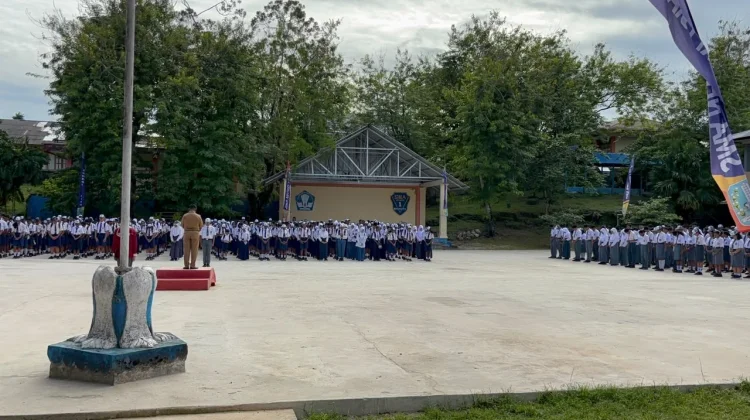 Sebanyak 483 Siswa Baru SMA Negeri 1 Biak Diserahkan Orang Tua ke Sekolah