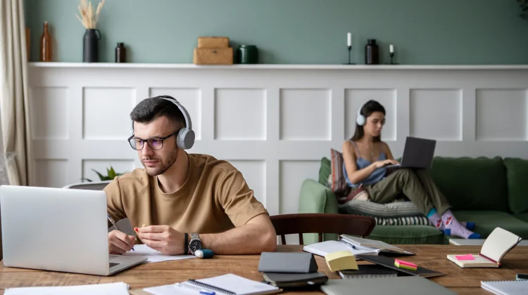 Side Hustle: Masih Relevan atau Mulai Melelahkan?