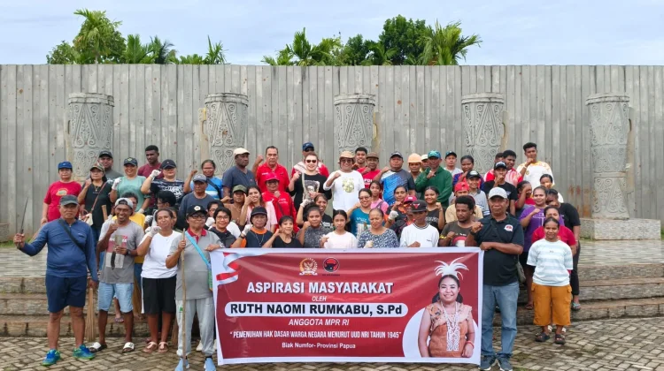 Antusias Warga Biak Numfor Sampaikan Aspirasi Kepada Anggota DPR RI, Ruth N Rumkabu