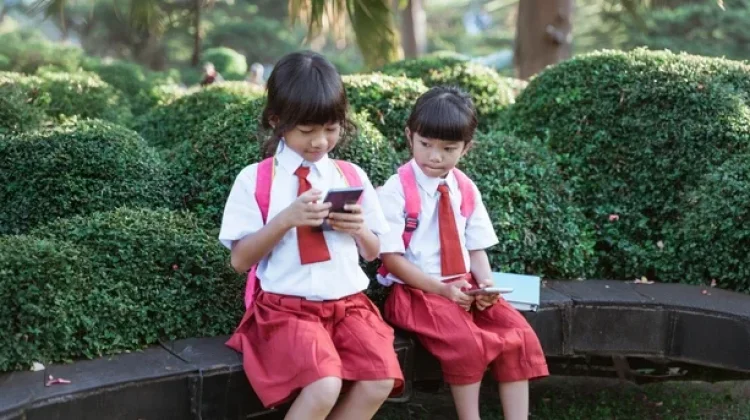 Kemendikdasmen Keluarkan Aturan Baru Pembatasan Gadget di Sekolah