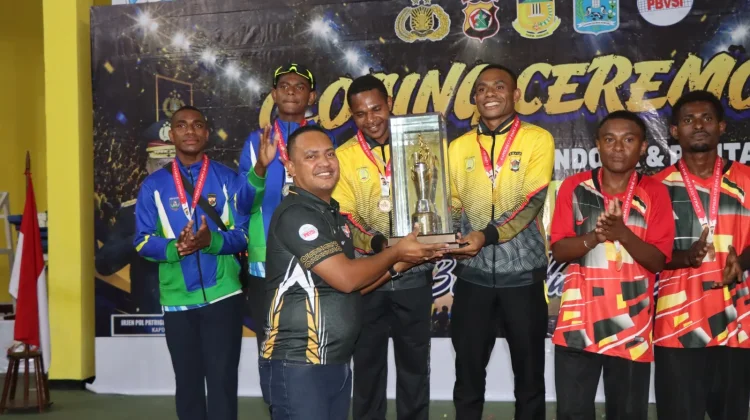 Resmi ditutup,Tim Papua Pegunungan Boyong Piala Kejuaraan Voli Kapolda Cup 2026