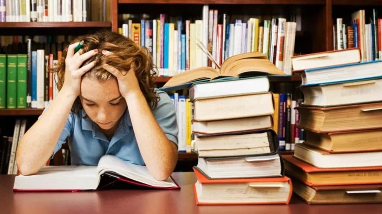 Mengenal Bibliophobia dan Ilusi Produktivitas pada Generasi Muda
