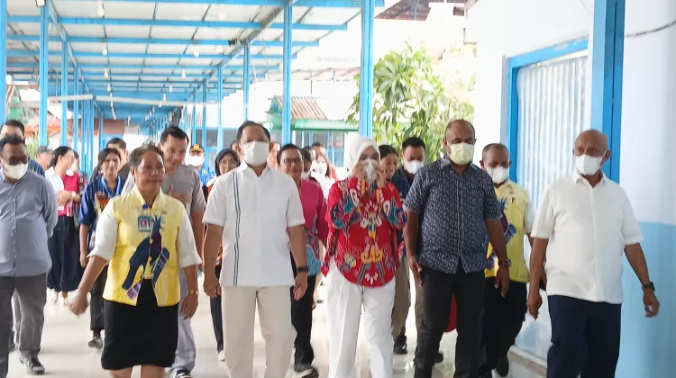 Kunjungi RSUD Biak,Mendagri Tito Akui Kebersihan Lingkungan