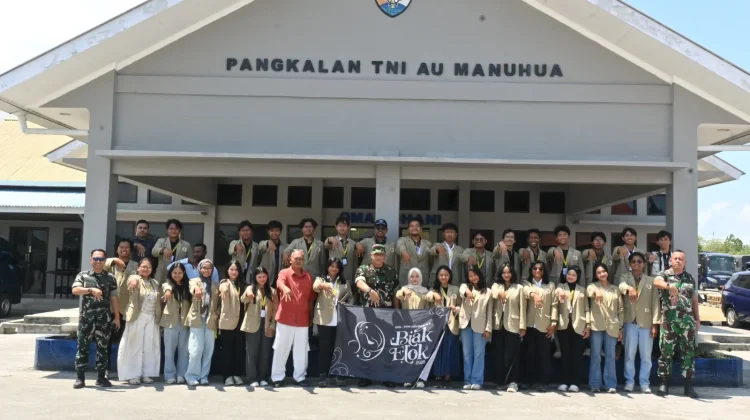 Lanud Manuhua Biak Fasilitasi Kepulangan 30 Mahasiswa KKN PPM UGM