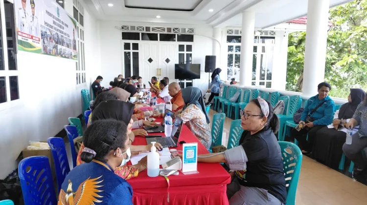 Pemeriksaan Kesehatan diikuti ASN dan Panitia HUT RI di Pulau Numfor