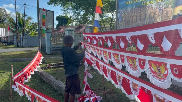 Menjelang HUT RI ke-81, Penjual Bendera Merah Putih di Biak Keluhkan Sepinya Pembeli