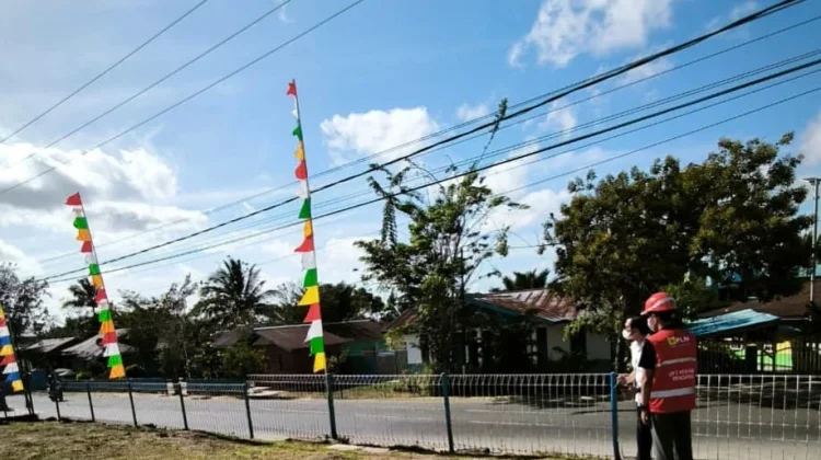 PLN Imbau Warga Pasang Atribut Kemerdekaan Minimal 3 Meter dari Jaringan Listrik