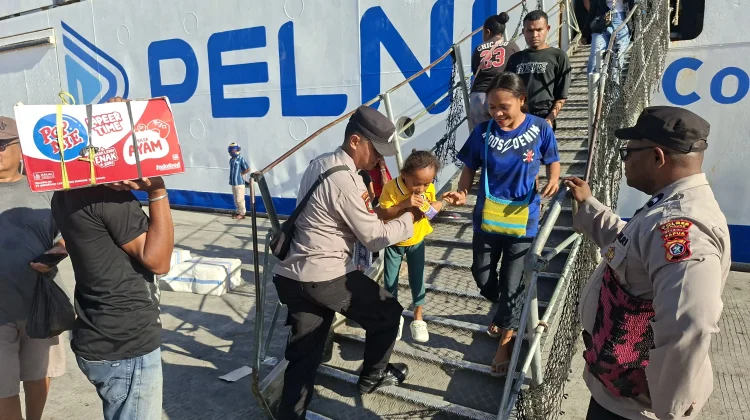 Pengamanan Kedatangan KM. Dobonsolo di Pelabuhan Biak Berjalan Aman dan Tertib