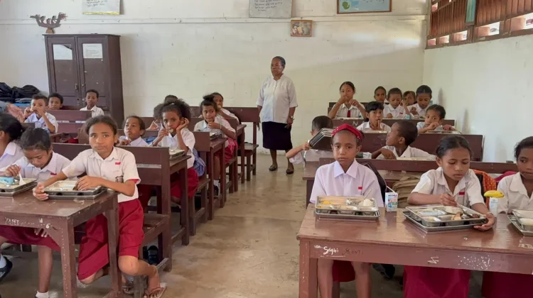 MBG di SD YPK 2A Biak Bantu Kurangi Uang Jajan Siswa