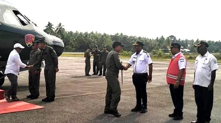 Uji Coba Pendaratan Perdana CN-235 di Bandara Numfor, Berjalan Mulus