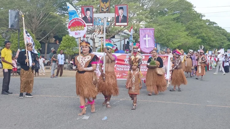 Yayasan Rumsram Kampanye Pendidikan Melalui Karnaval Budaya HUT RI Ke-81 di Biak