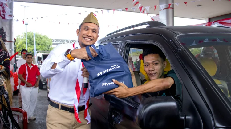 Bersama Pelanggan,Pertamina Patra Niaga Rayakan Semarak HUT Ke-81 RI di SPBU
