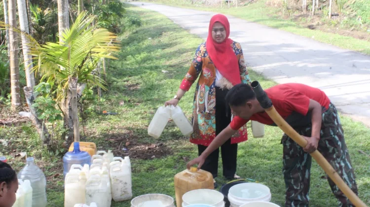 HUT RI ke-81, Yon Parako 482 dan PIA AG Ranting 002-03-2 Gelar Baksos di Wirmaker