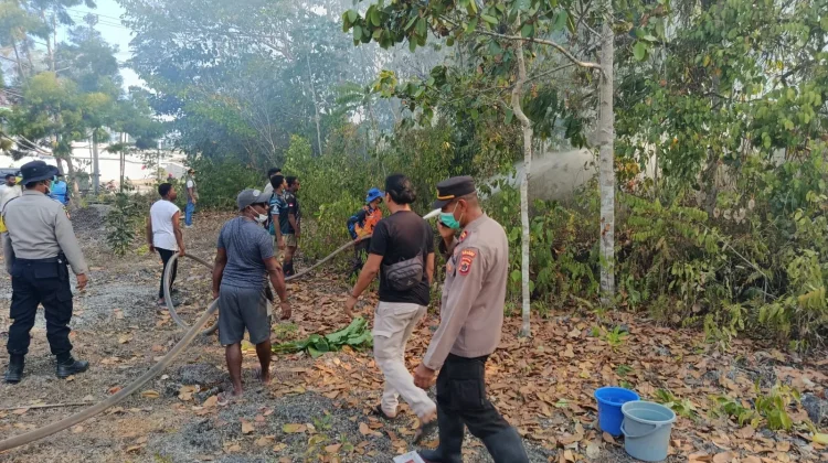 Tiga Titik Kebakaran Lahan di Yendidori,AWC Polres dan Damkar Pemda diturunkan