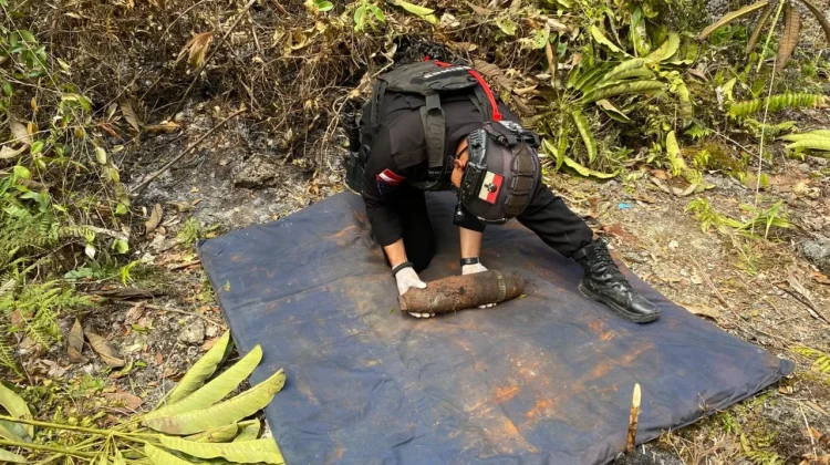Ditengah Ancaman Karhutla, Brimob Biak Amankan Mortir PD-II Aktif di Area Kajasbo