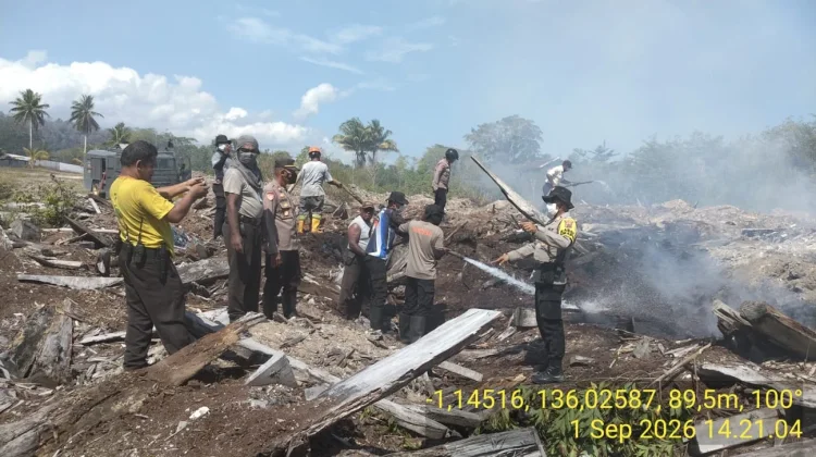Tim Gabungan Polres Biak Numfor Padamkan Karhutla di Lahan PT WMI Yendidori