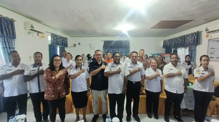 DP3AKB Biak Numfor Melaksanakan Pembinaan Gerakan Orang Tua Asuh Cegah Stunting