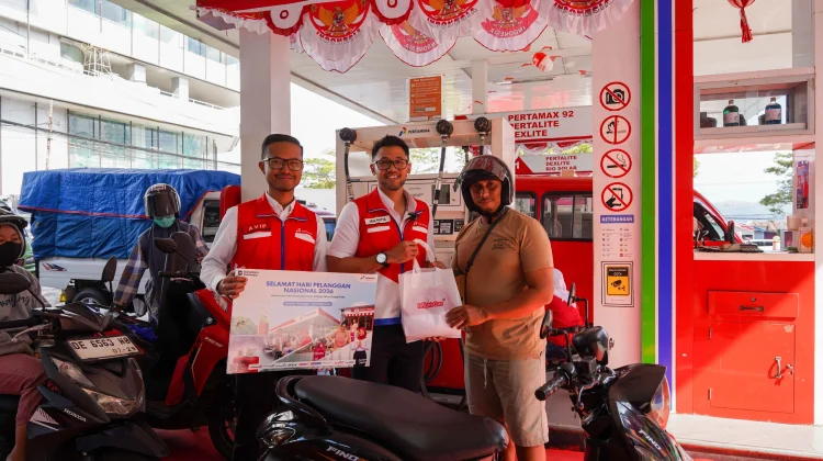 Hari Pelanggan Nasional, Pertamina Patra Niaga Bagikan Semangat Senyum Pelanggan