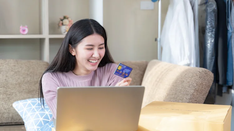 Hidup Minimalis di tengah Godaan Belanja Online