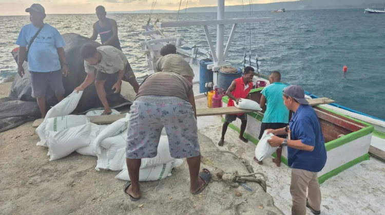 Bulog Biak Mulai Salurkan Bantuan Pangan 58 Ton ke Kepulauan Numfor