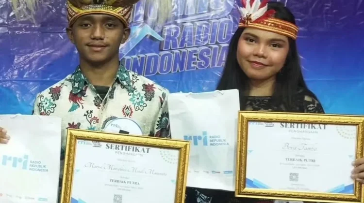 Bova dan Marvel Marselino Mindi Mamonto Raih Terbaik I Bintang Radio RRI Biak