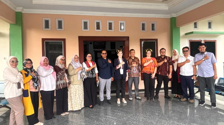 Minister Counsellor Kedubes Australia Kunjungi Kampus IISIP Yapis Biak