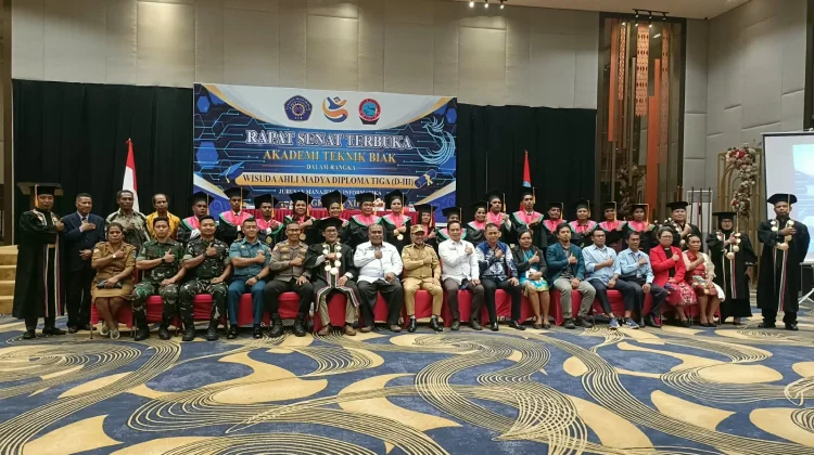 Wisuda Ke-XIII, Akademi Teknik Biak Luluskan 17 Ahli Madya Manajemen Informatika