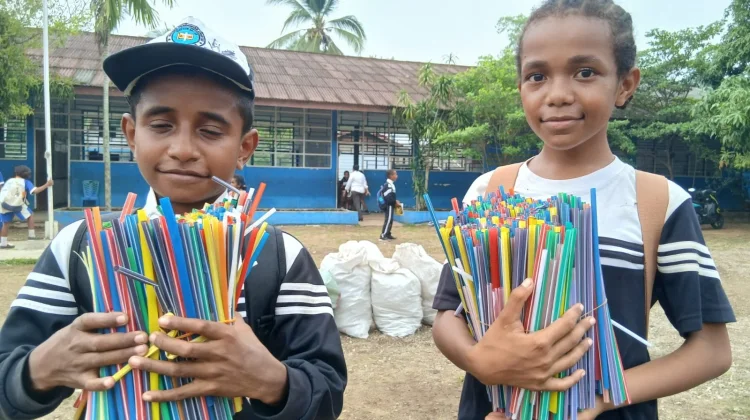 Trash Hero Biak Edukasi Siswa SD YPK 4 Sburia Pilah Sampah sejak Dini