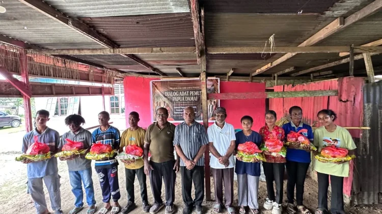 Mananwir-Er Marthin Yarangga Gelar Dialog Adat Pemuda Papua di Biak ...