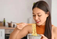 Alasan Mie Tidak Boleh dipotong Saat Rayakan Imlek