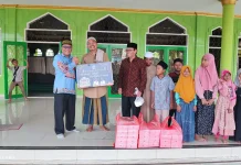 Pembagian Takjil Ramadan di 1 Tahun Kepemimpinan Bupati dan Wabup Biak Numfor