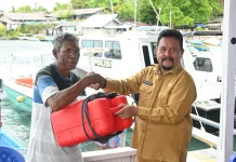 Perkuat Pariwisata, Pemkab Biak Berikan Bantuan Longboat untuk Pokdarwis Yensama