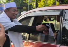 Brimob Kompi 4 Biak Gelar Bagi Takjil di Bulan Suci Ramadan