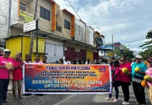 Bakti Wanita Advent Biak Numfor Bagikan 300 Kelapa Muda jelang Berbuka Puasa