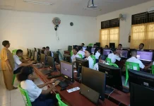 Ujian Sekolah Berbasis Komputer SMP YPPK St. Petrus Biak, diikuti 72 Siswa