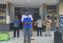 Upacara Peringatan Hardiknas diikuti Siswa di Distrik Poiru