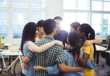Job Hugging Jadi Pilihan Gen Z di tengah Ketidakpastian Ekonomi