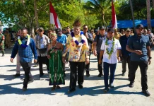 Masyarakat Numfor Titip Harapan Pembangunan kepada Gubernur Fakhiri