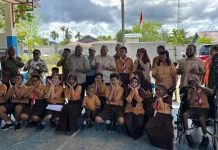 Gubernur Papua , Mathius D Fakhiri  Kunjungi  SLB Negeri Saireri