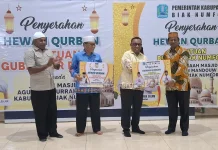 Masjid Alwasilah Mandouw Terima Bantuan Hewan Kurban Bupati Biak Numfor