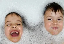 Mitos atau Fakta, Mandi setelah Makan Berbahaya untuk Anak?