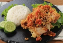 Dari Indonesia, Ayam Gepuk Kini Digemari di Malaysia