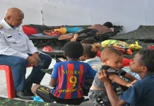 Bupati Markus Mansnembra Kunjungi Posko Induk Penanganan Korban Ledakan Bom