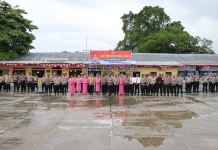 Wakapolres Pimpin  Upacara Kenaikan Pangkat 43 Personel Polres dan Brimob Biak