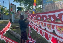 Menjelang HUT RI ke-81, Penjual Bendera Merah Putih di Biak Keluhkan Sepinya Pembeli