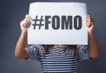 Mengenal FOMO, Kecemasan Sosial di Balik Layar Ponsel