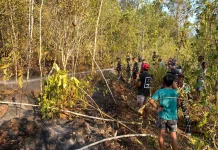 Yonif TP 858/MSB Sigap Bantu Padamkan Kebakaran di Sejumlah Lokasi Biak